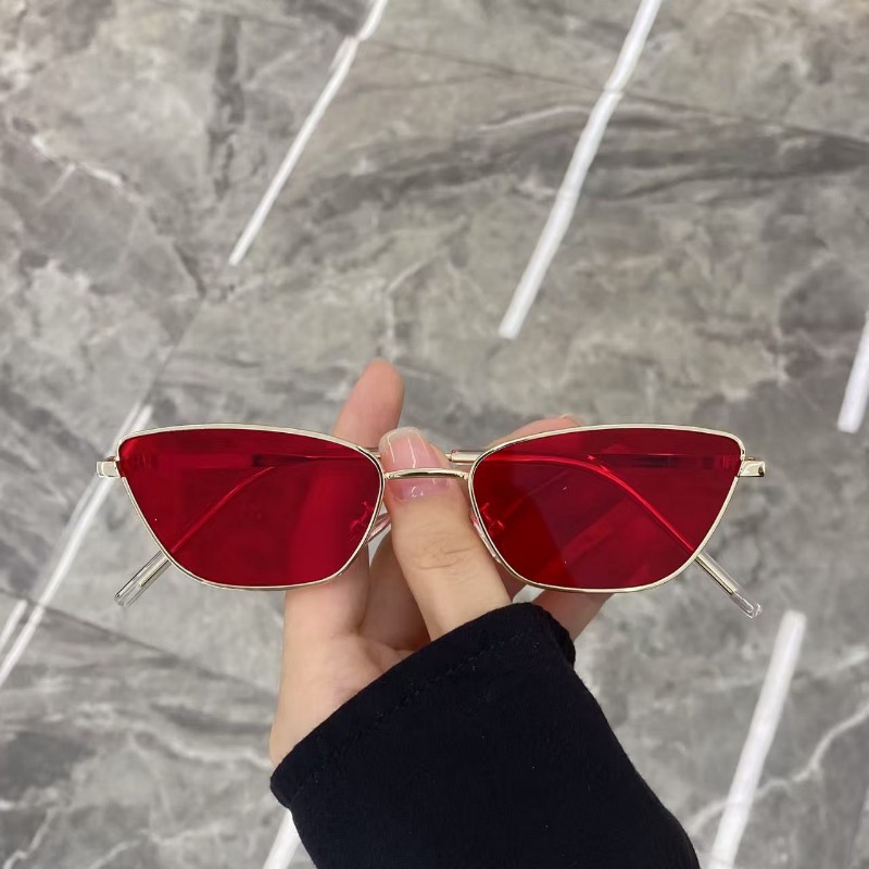 Fashionable Rhombus-Shaped Met - Street Fashion Photography review and price