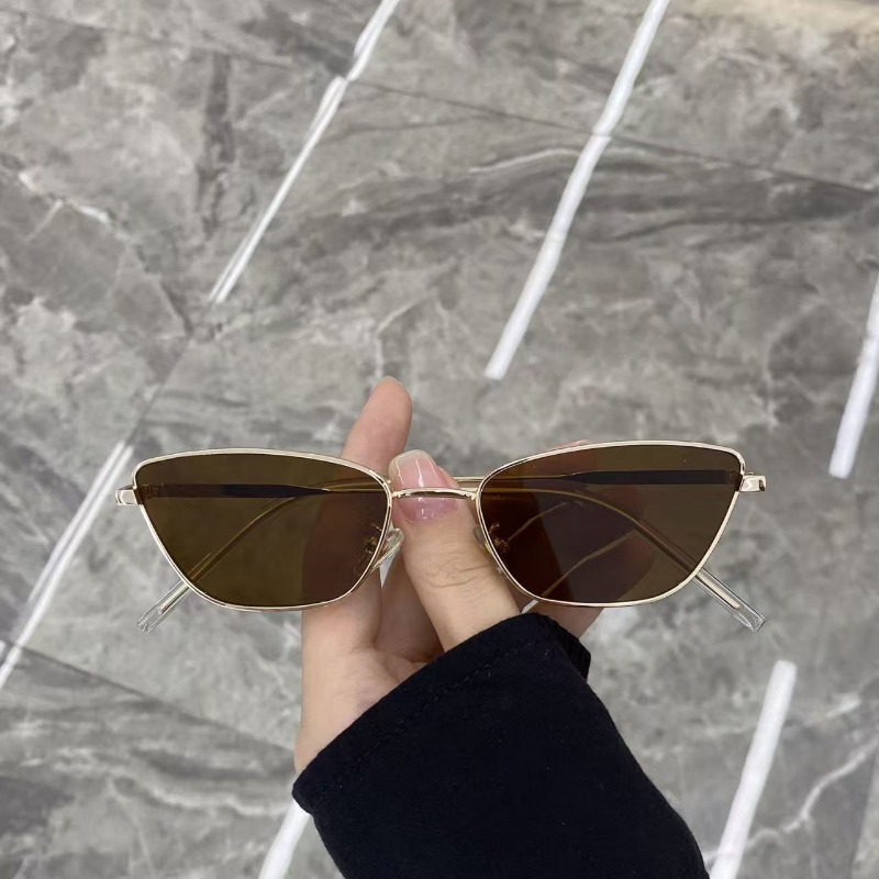 Fashionable Rhombus-Shaped Met - Street Fashion Photography review and price